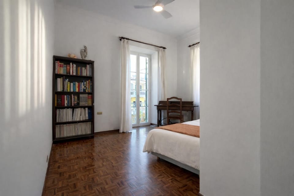 Bed, Library, Photo of the whole room, Bedroom
