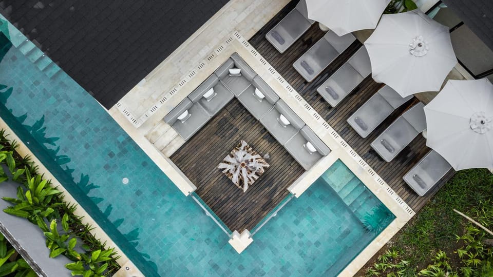 Property building, Garden, Garden view, Pool view, Swimming pool, sunbed