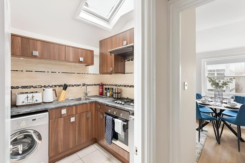 Kitchen or kitchenette, Living room, Seating area, Dining area, oven, stove, toaster, washing machine