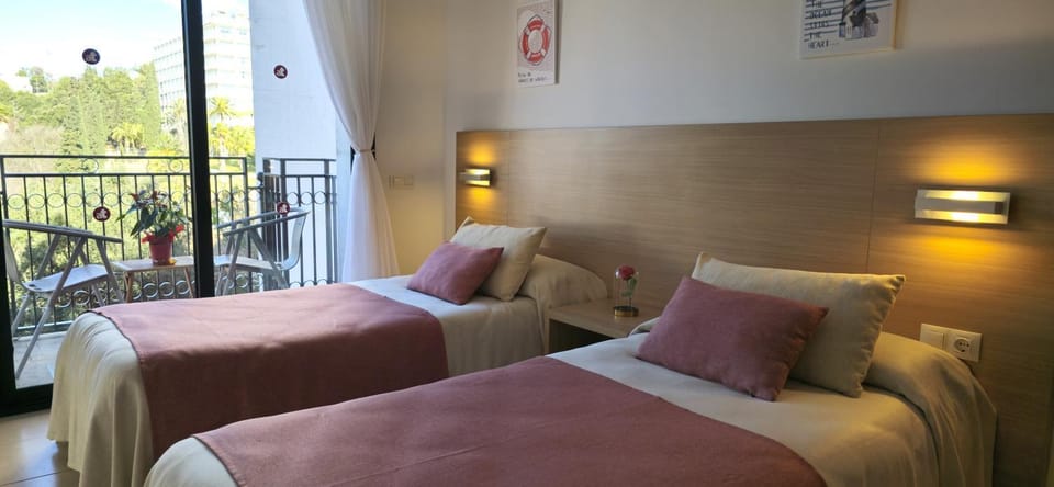 Bed, View (from property/room), Balcony/Terrace, Photo of the whole room, Bedroom