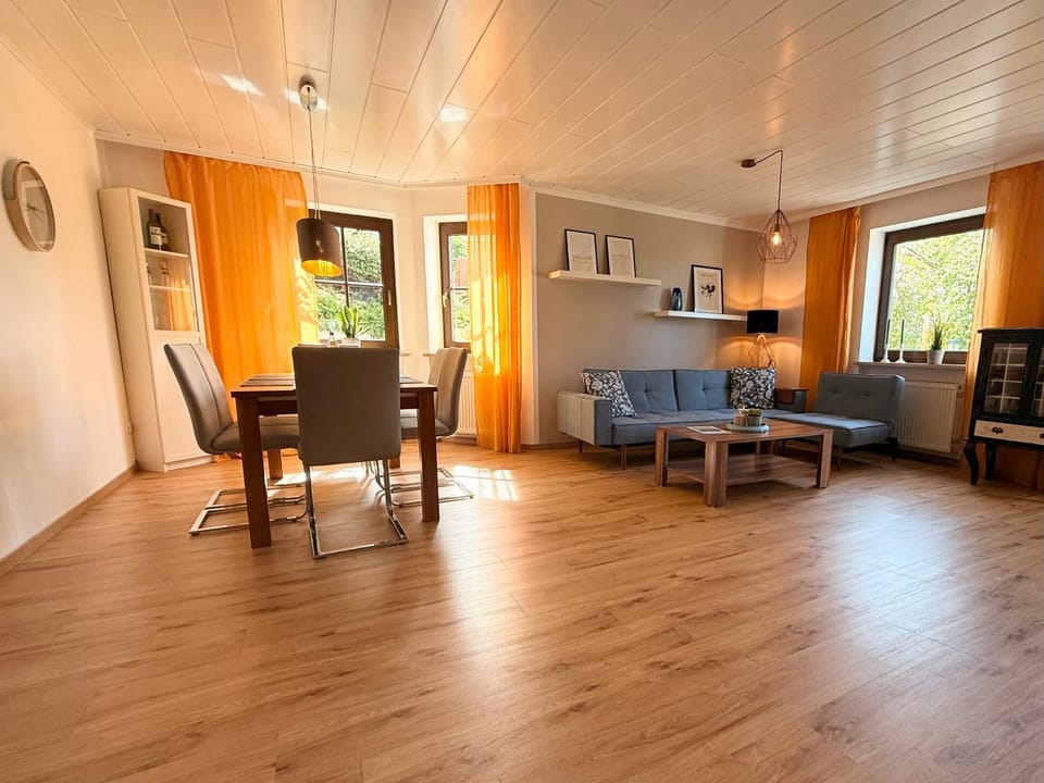 TV and multimedia, Living room, Seating area, Dining area, Garden view, internet