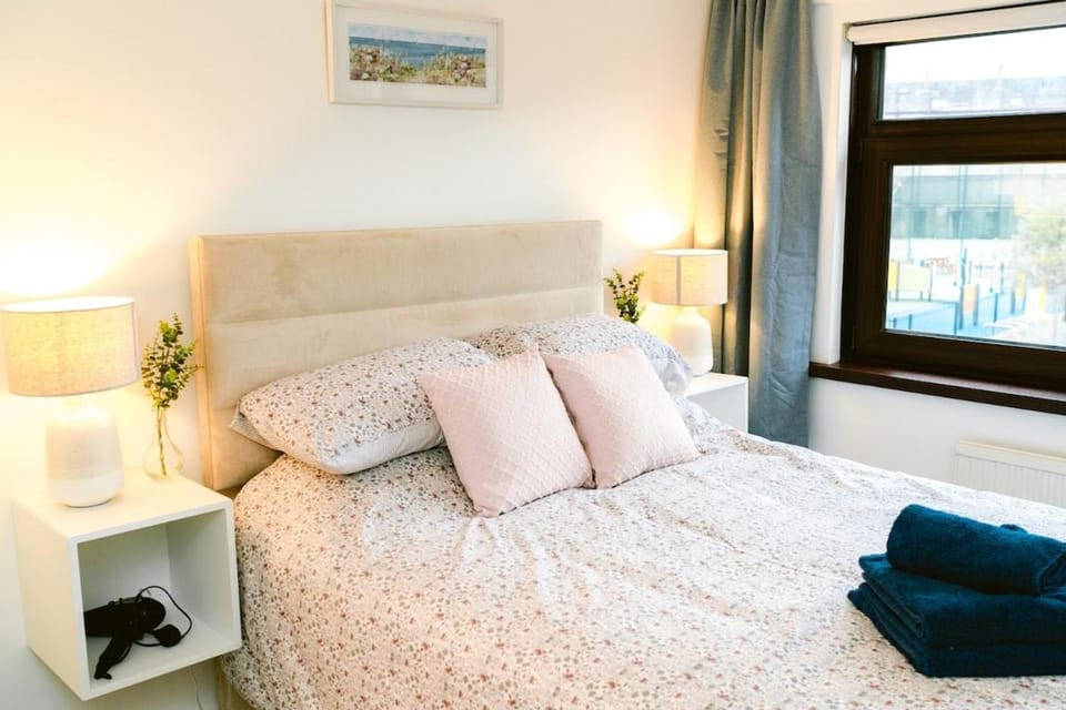 City Centre - Free Parking - 2 Bedroom House in Belfast