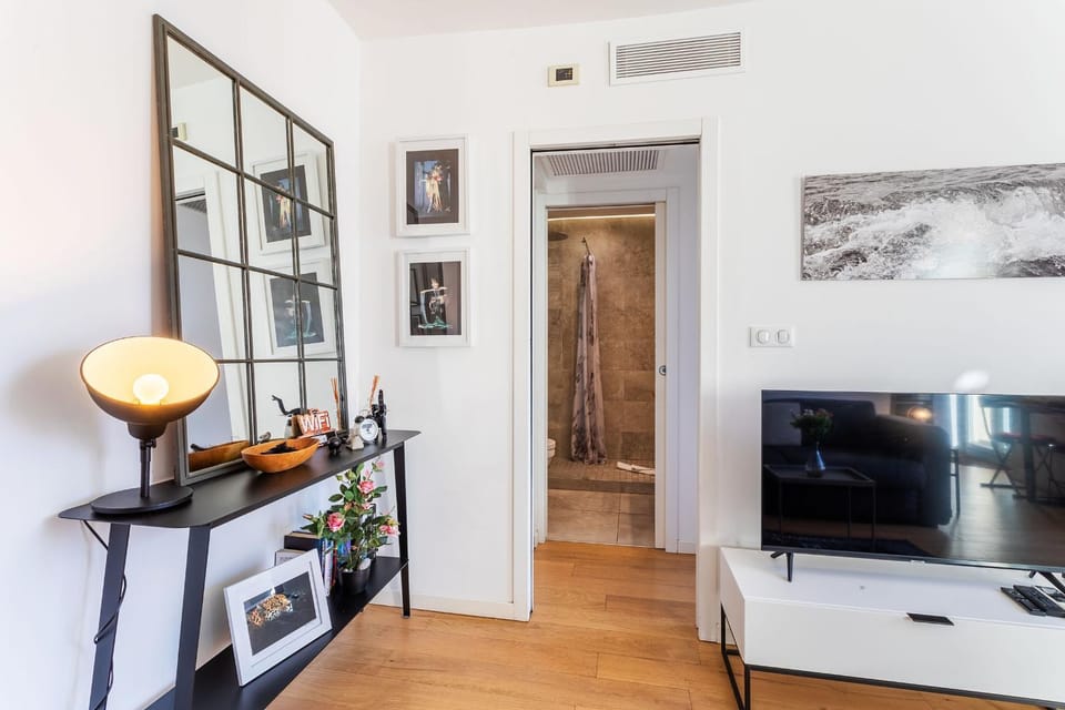 Bathroom, TV and multimedia