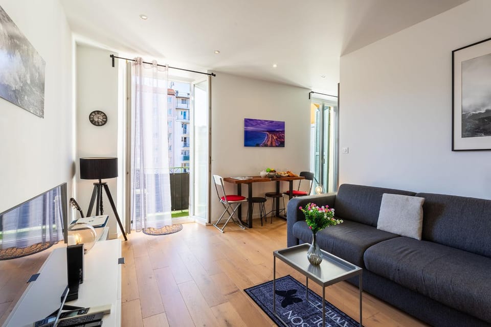 TV and multimedia, Living room, Dining area