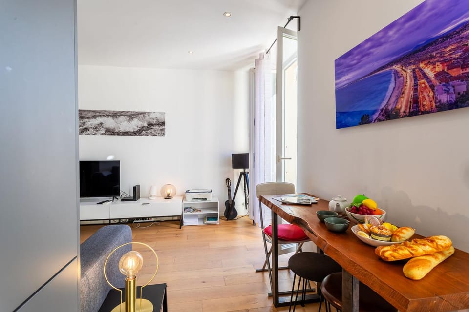 TV and multimedia, Living room, Dining area