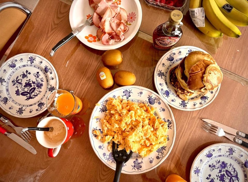 Food and drinks, Food, Breakfast, Continental breakfast, Drinks