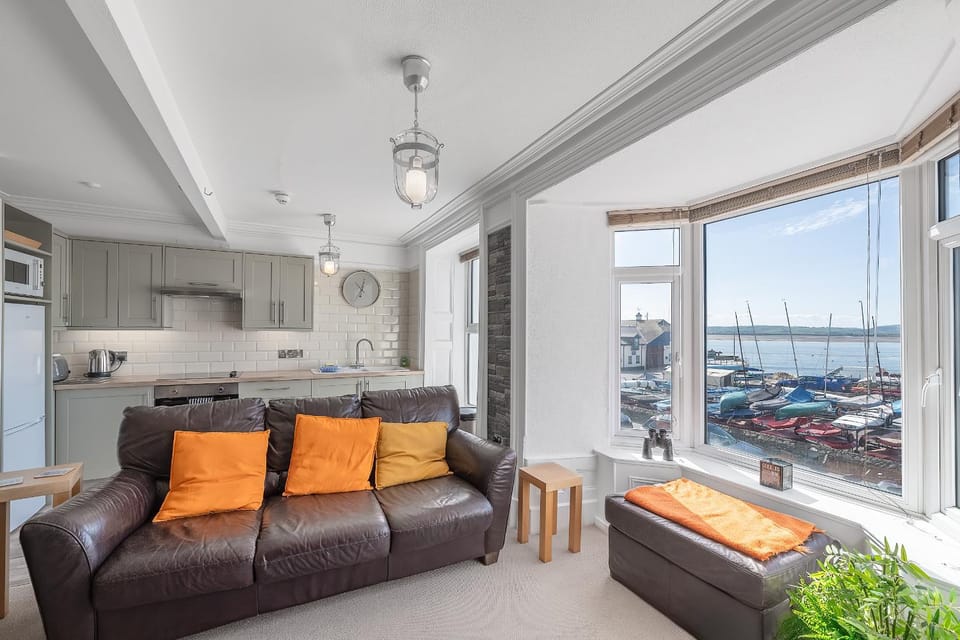 View (from property/room), Living room, Sea view, kitchen