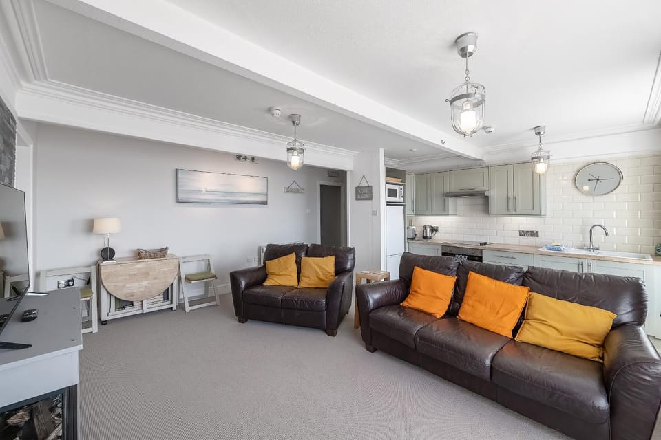 Seating area, Dining area, kitchen