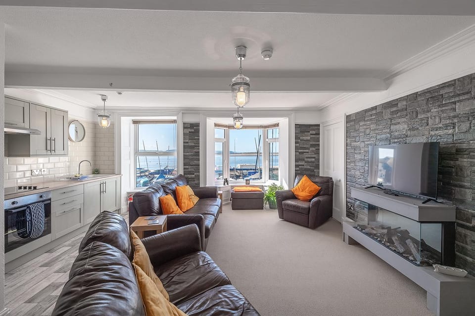 TV and multimedia, View (from property/room), Living room, Sea view, oven, kitchen