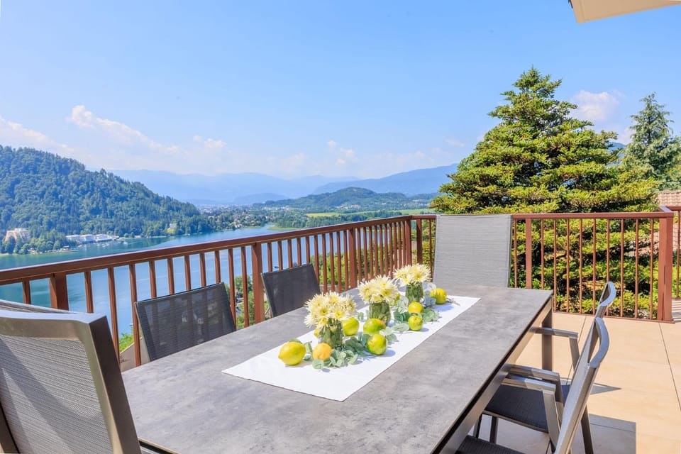 Day, Natural landscape, View (from property/room), Balcony/Terrace, Dining area, Lake view, Mountain view