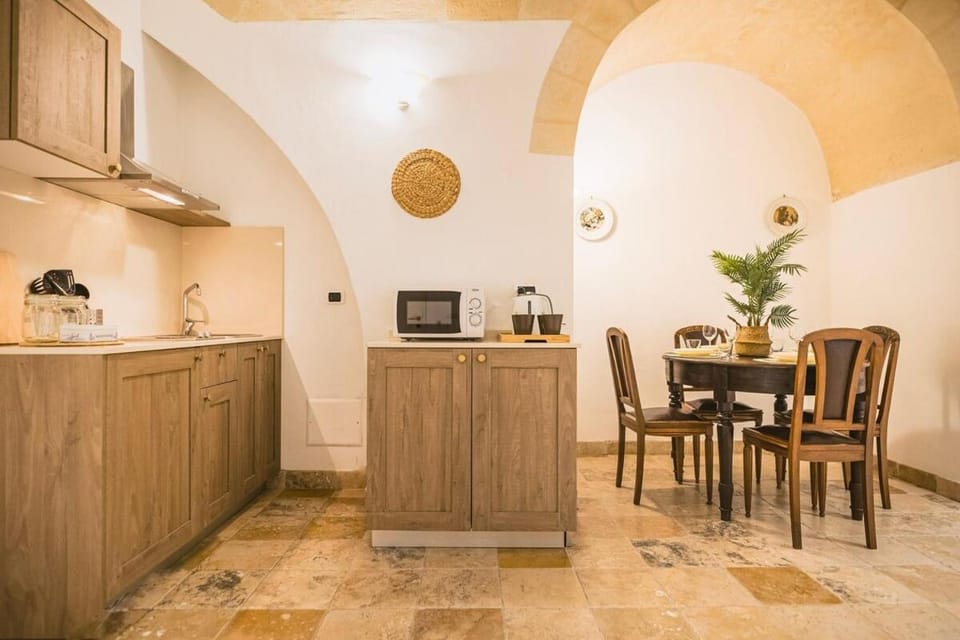 Sassi Suite - Elegant Historic Home Apartment in Matera