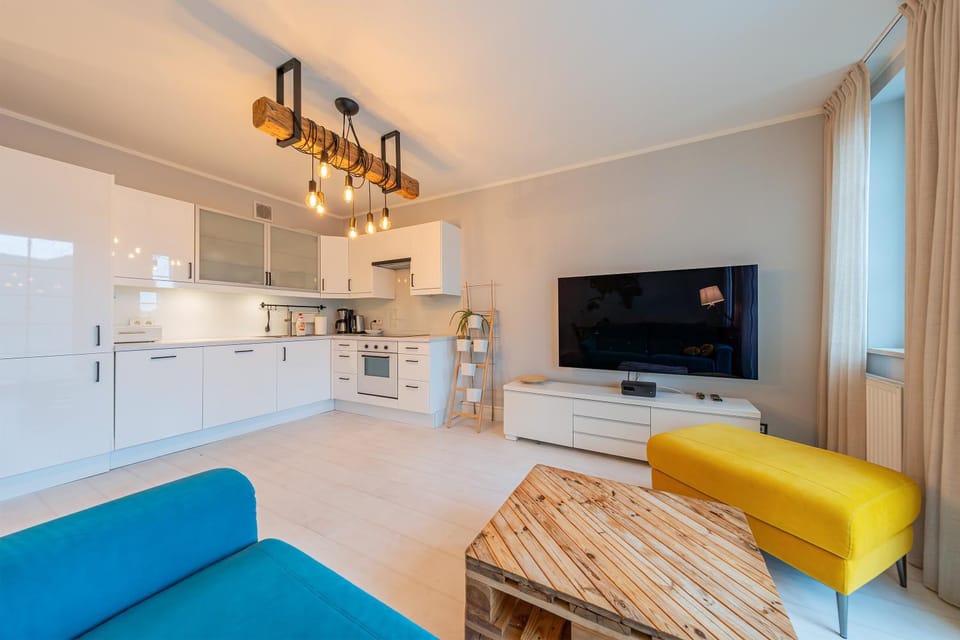 Communal lounge/ TV room, Kitchen or kitchenette, Living room