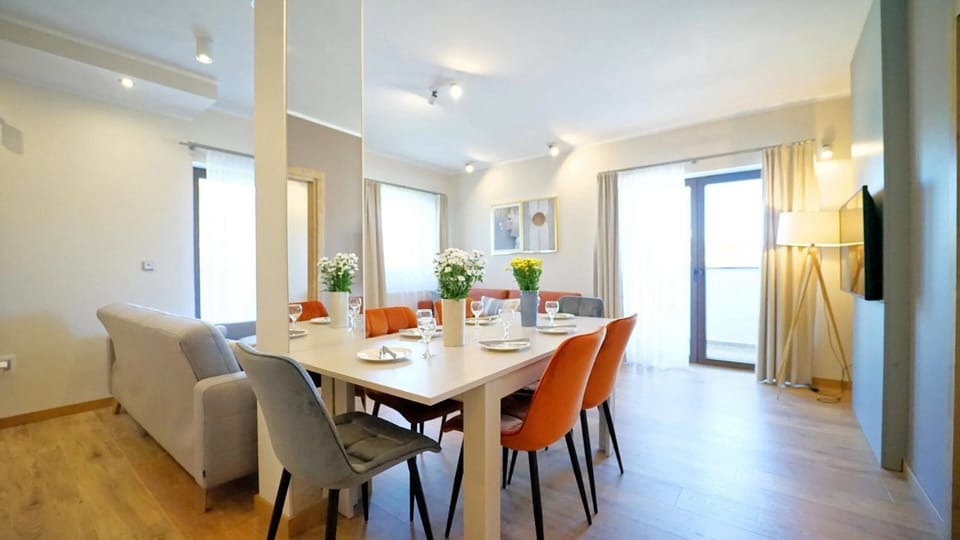 Apartament z tarasem REZYDENCJA KARKONOSKA - Apartamentuj Apartment in Lower Silesian Voivodeship