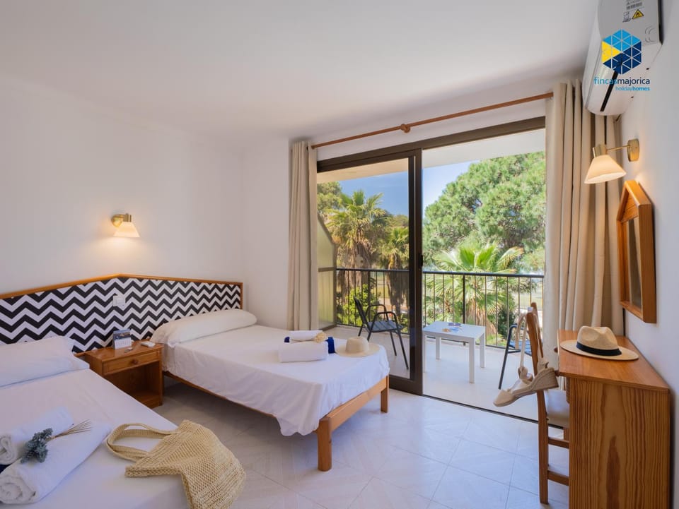 Bed, Balcony/Terrace, Bedroom