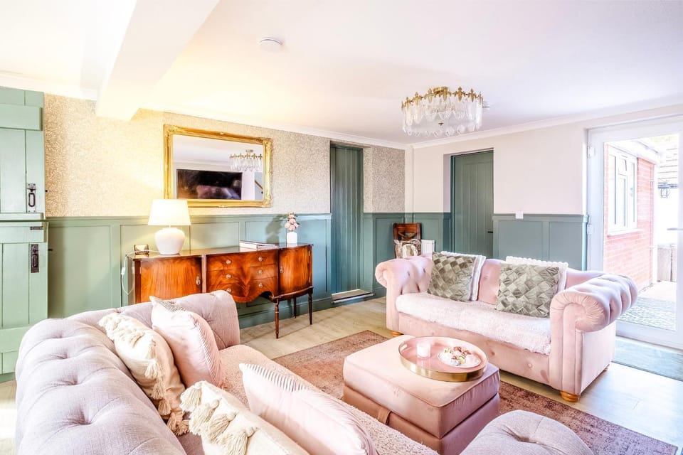 Winterton Sea Sanctuary, Hot Tub & Log Burner by the Dunes House in Winterton-on-Sea