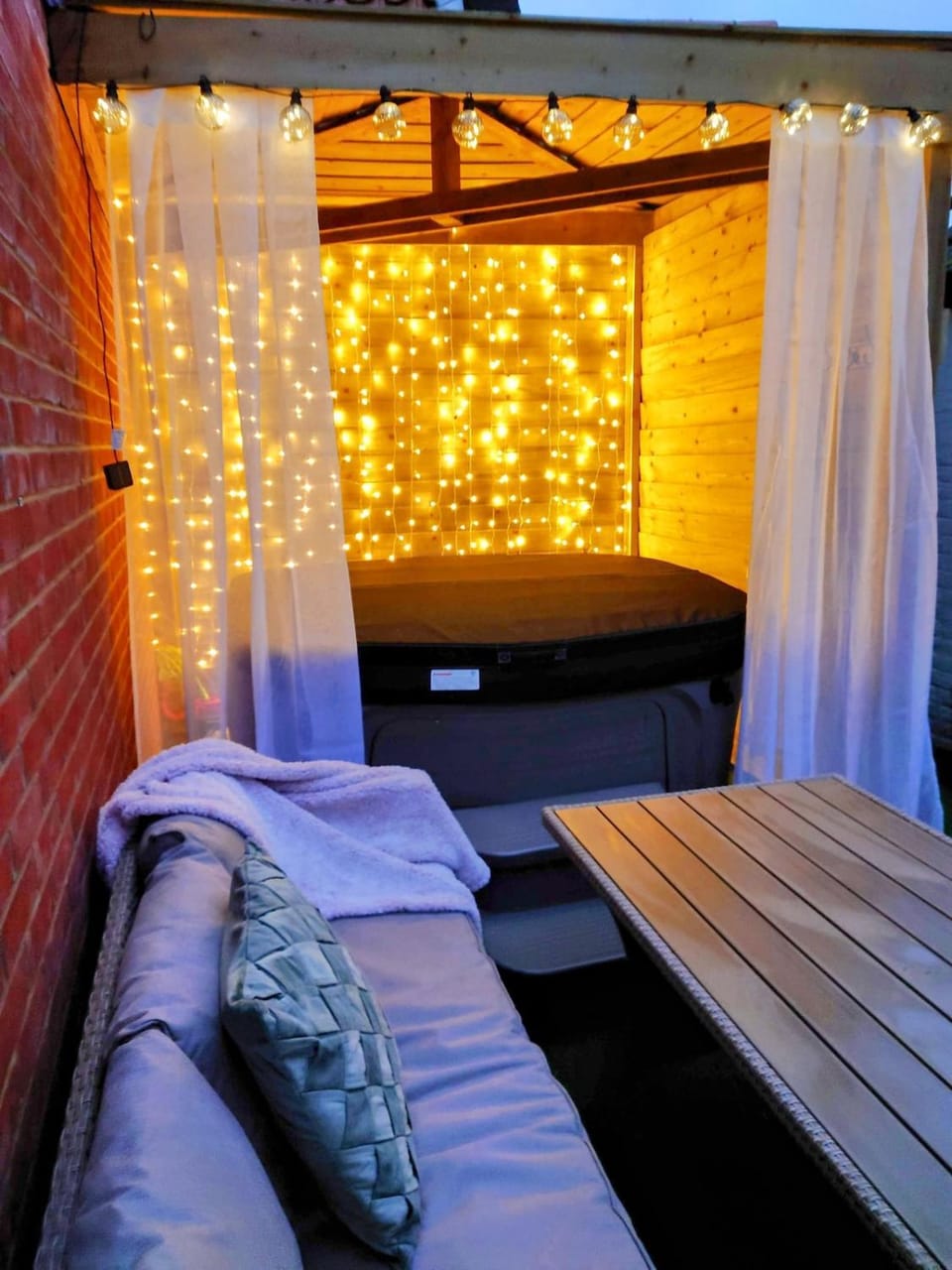 Garden, Hot Tub