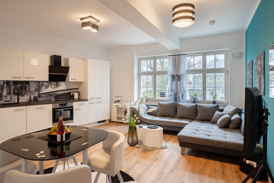 Kitchen or kitchenette, Seating area, Dining area