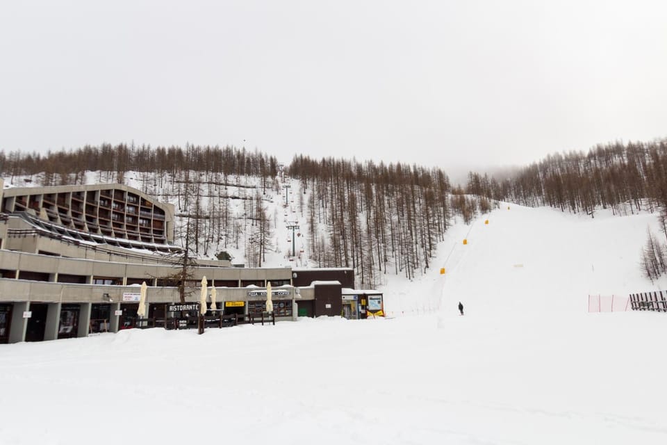 Property building, Skiing