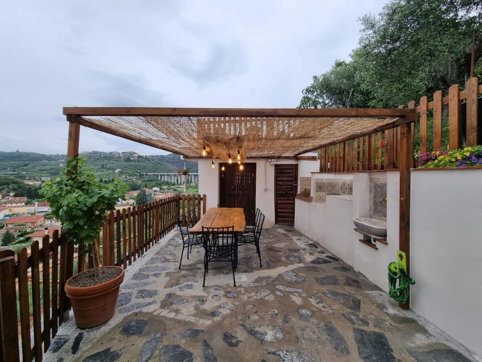 Balcony/Terrace, Balcony/Terrace, Dining area, Mountain view