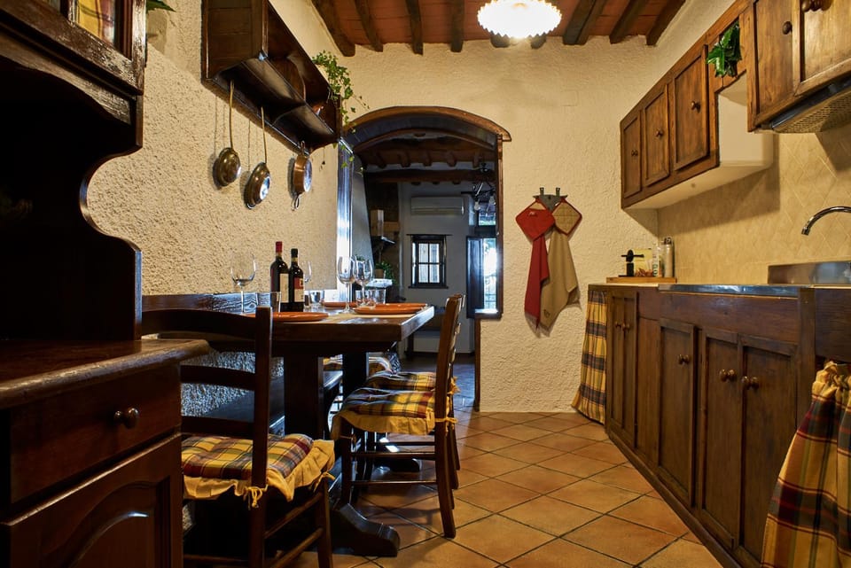 Kitchen or kitchenette, Dining area, pet friendly, stove