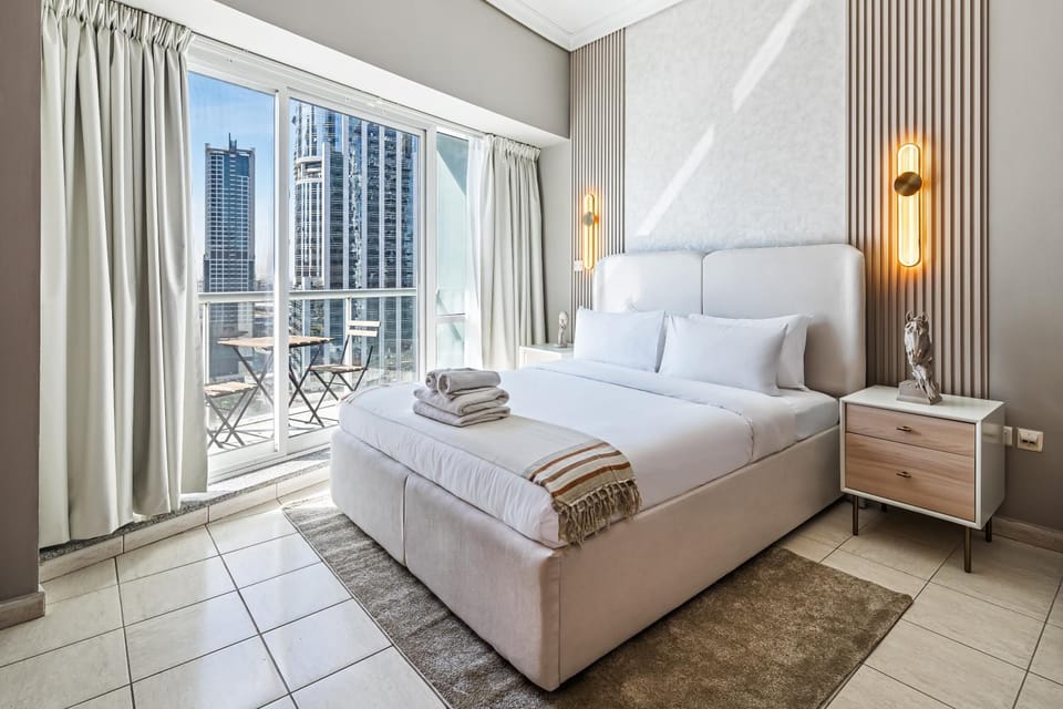 Stylish JLT Studio Lakeview Metro FrontMarina Apartment in Dubai