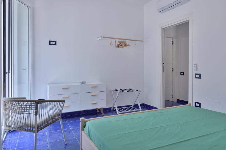 Bed, Bedroom, air conditioner