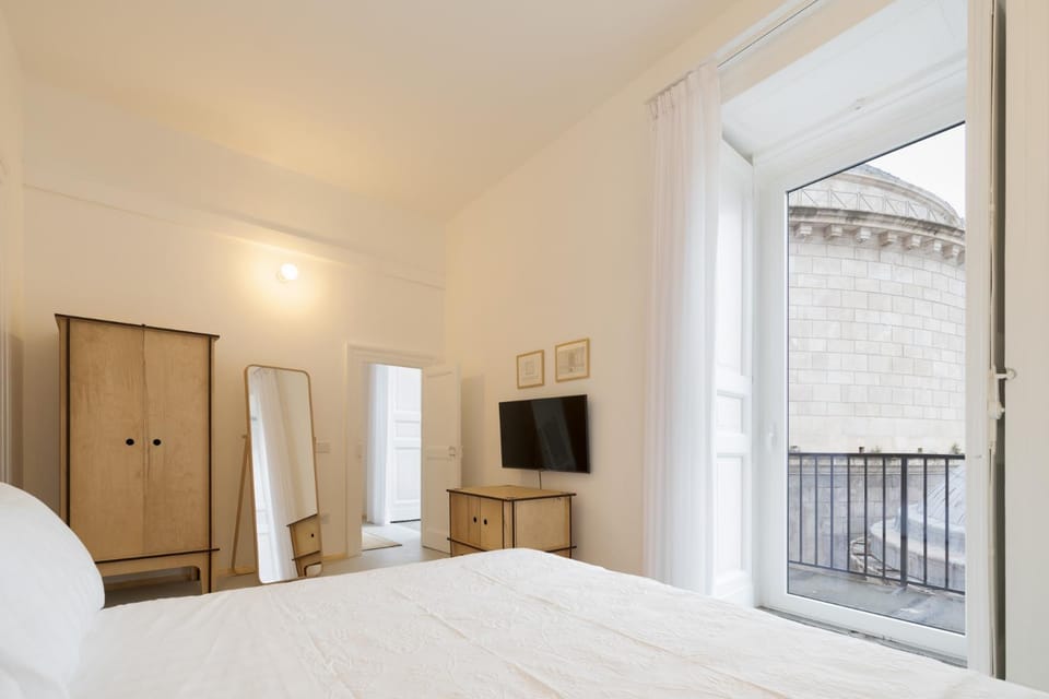 Bed, TV and multimedia, Photo of the whole room, Bedroom, wardrobe