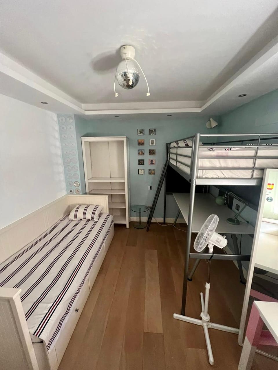 Bed, Photo of the whole room, Bedroom, bunk bed