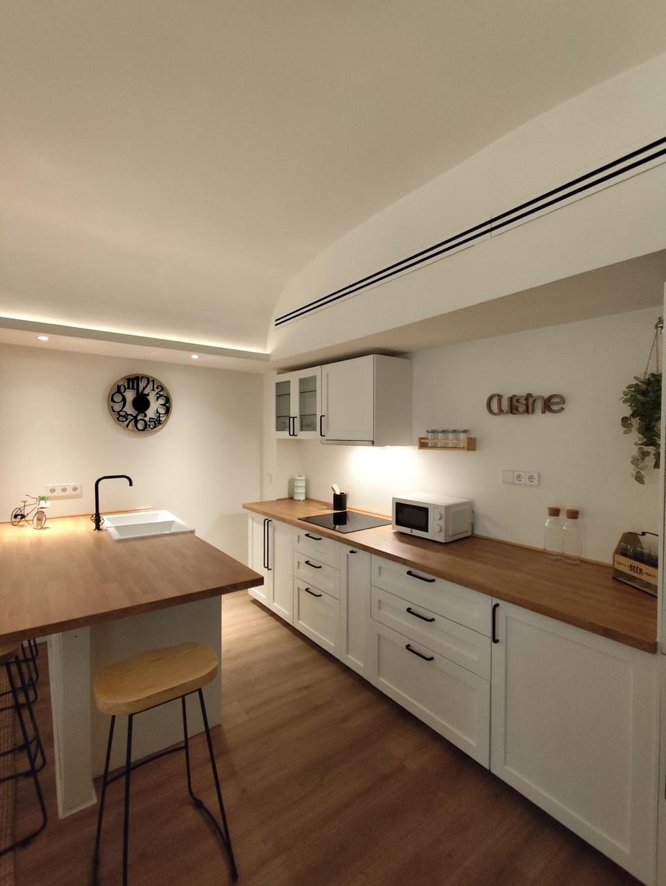 Kitchen or kitchenette, Dining area, stove