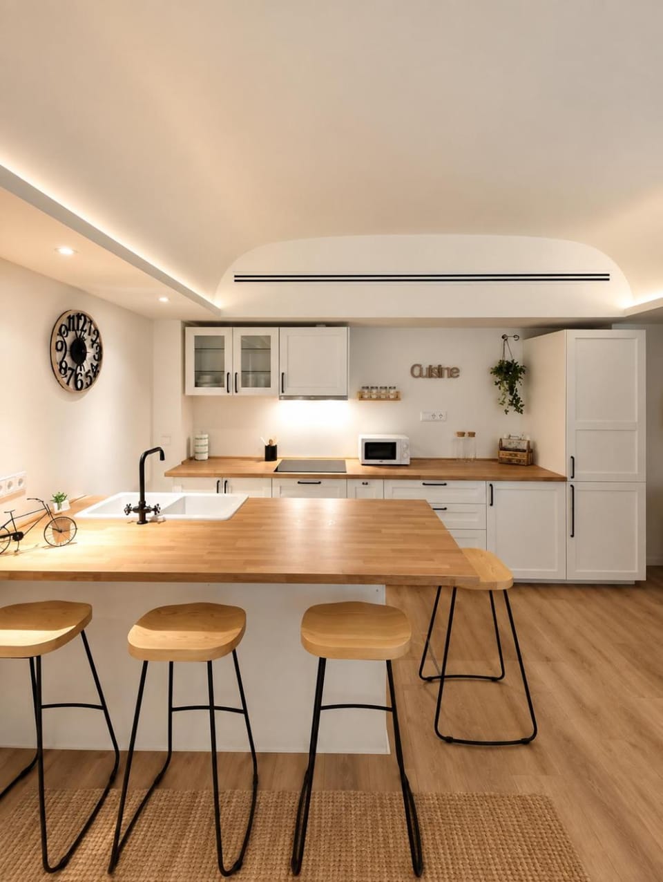 Kitchen or kitchenette, Dining area, microwave