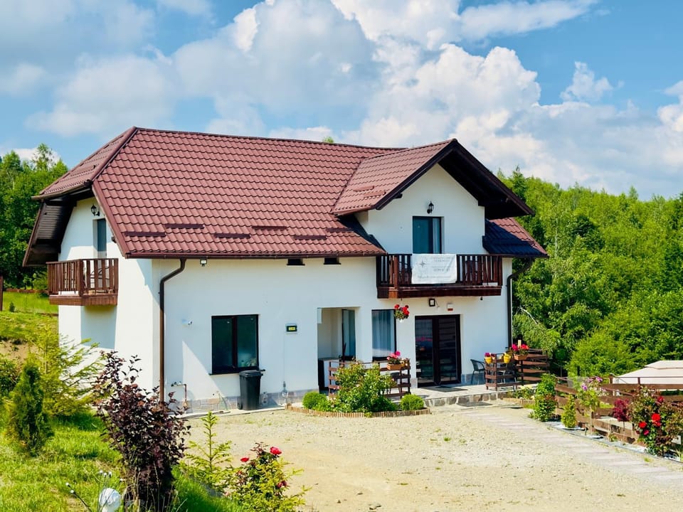 Property building, Natural landscape, Garden, Garden view, Landmark view