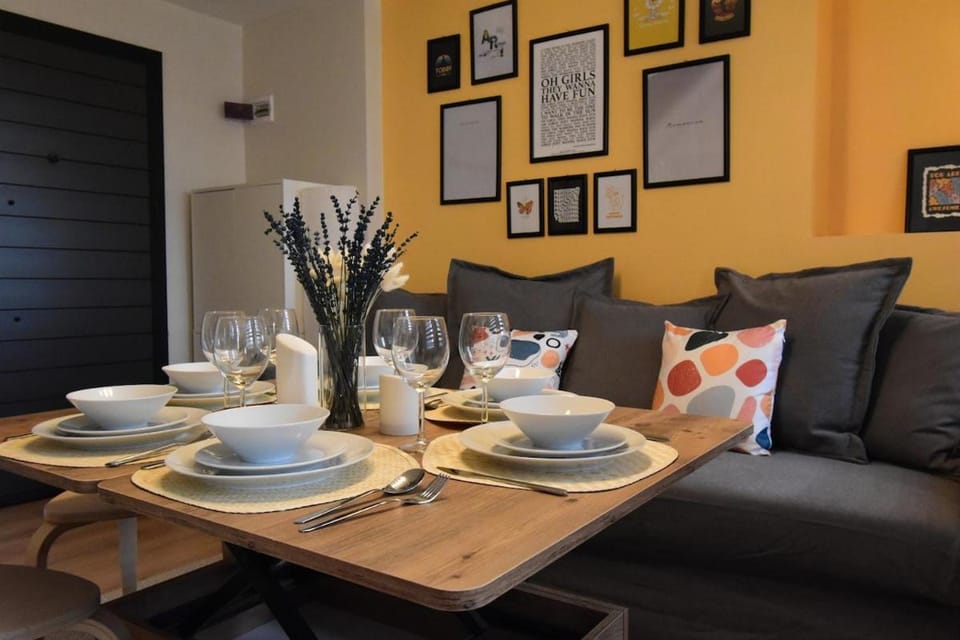 Seating area, Dining area