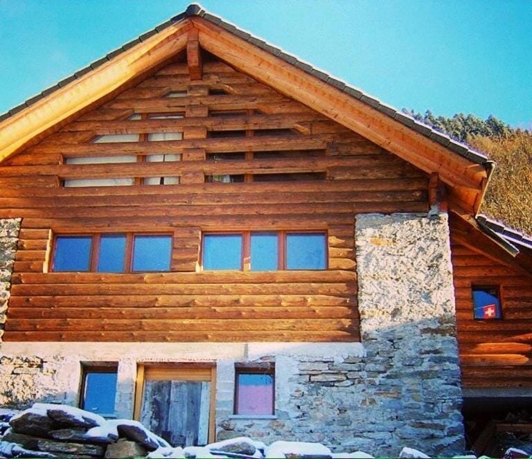 Bellissimo Chalet con vista Chalet in Canton of Ticino