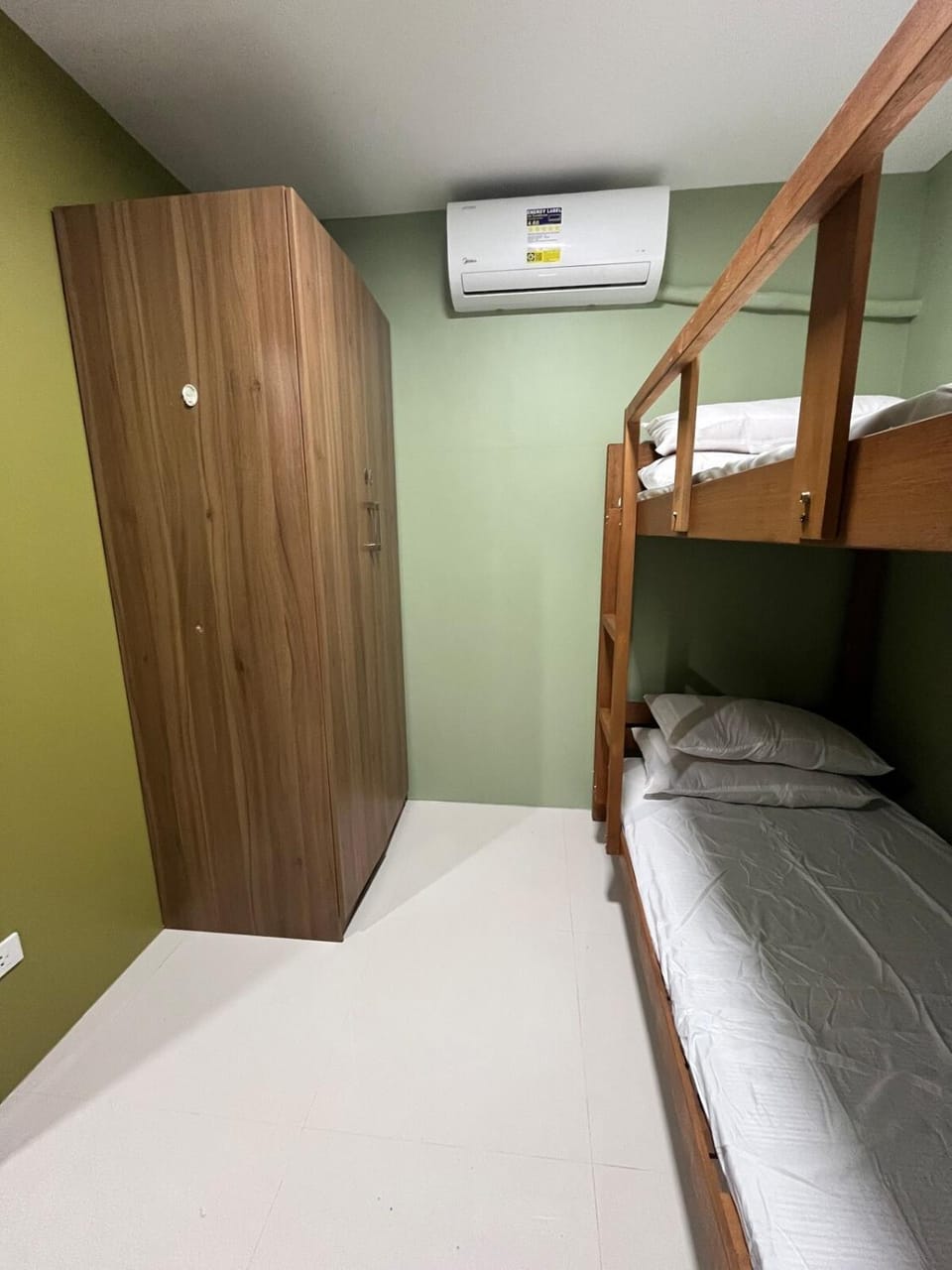 Photo of the whole room, Bedroom, bunk bed, air conditioner