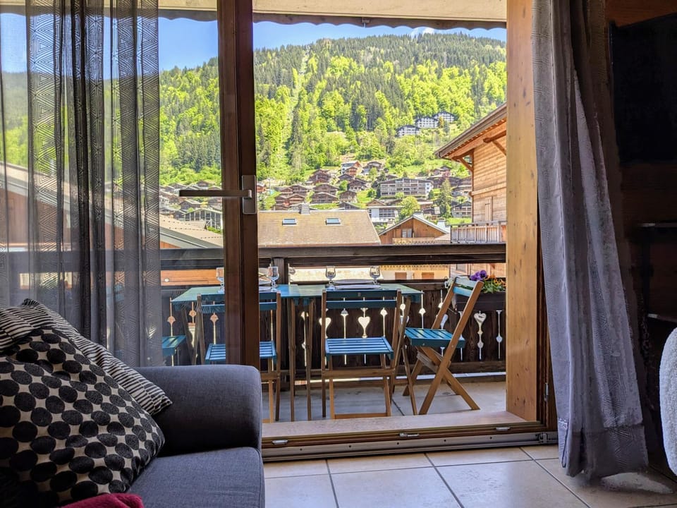 Spring, Natural landscape, View (from property/room), Balcony/Terrace, Living room, Seating area, Mountain view