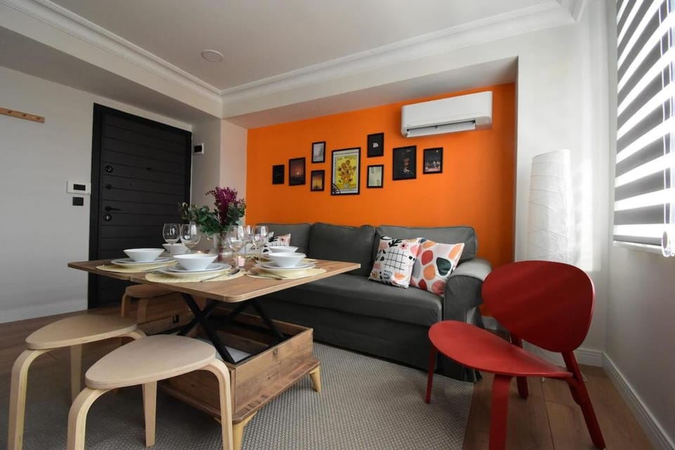 Seating area, Dining area