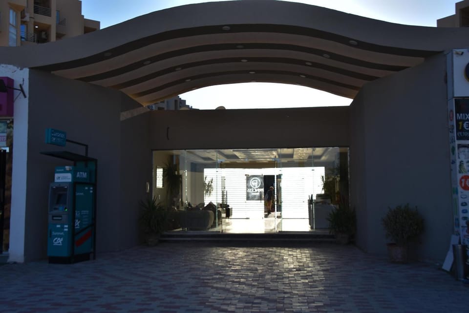 Facade/entrance