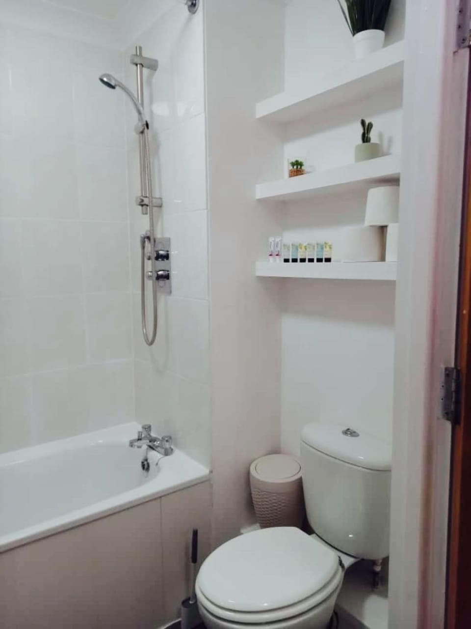 Quibid Cozy Downtown Apartment QS013 Apartment in Dartford