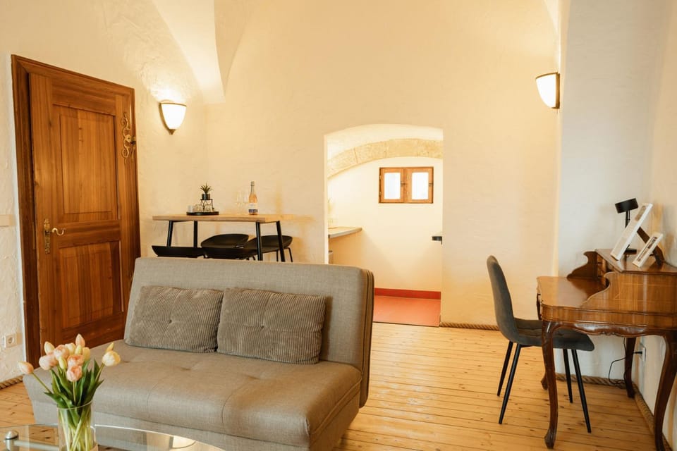 Living room, Photo of the whole room, Dining area