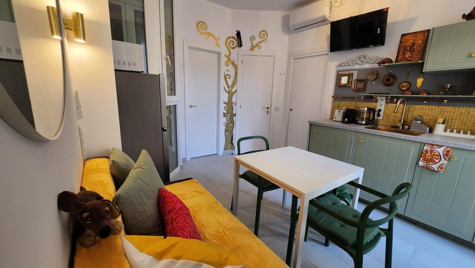 TV and multimedia, Living room, Dining area