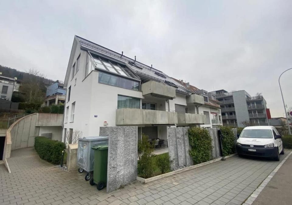 Property building, Day, Neighbourhood, Street view, Parking