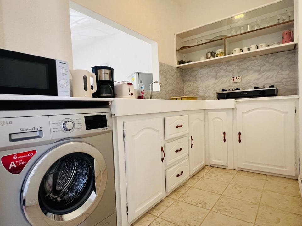 Kitchen or kitchenette, washing machine, kitchen