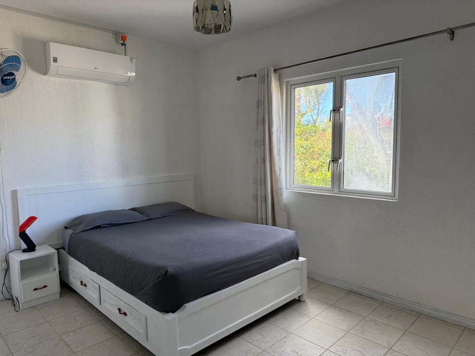 Bed, Bedroom, air conditioner