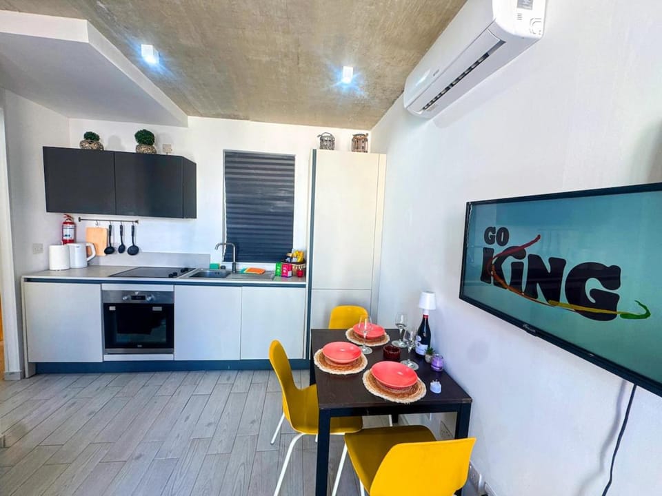 Paceville - 4A - Seaview 2BR, Near Beach & Bars Apartment in Saint Julians