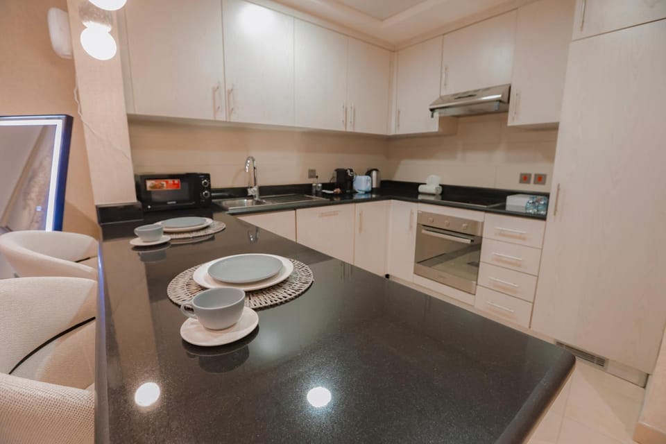 Coffee/tea facilities, Kitchen or kitchenette, Dining area, dishwasher, minibar, oven, stove, toaster