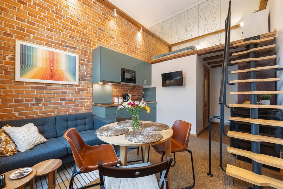 TV and multimedia, Kitchen or kitchenette, Living room, Seating area, Dining area