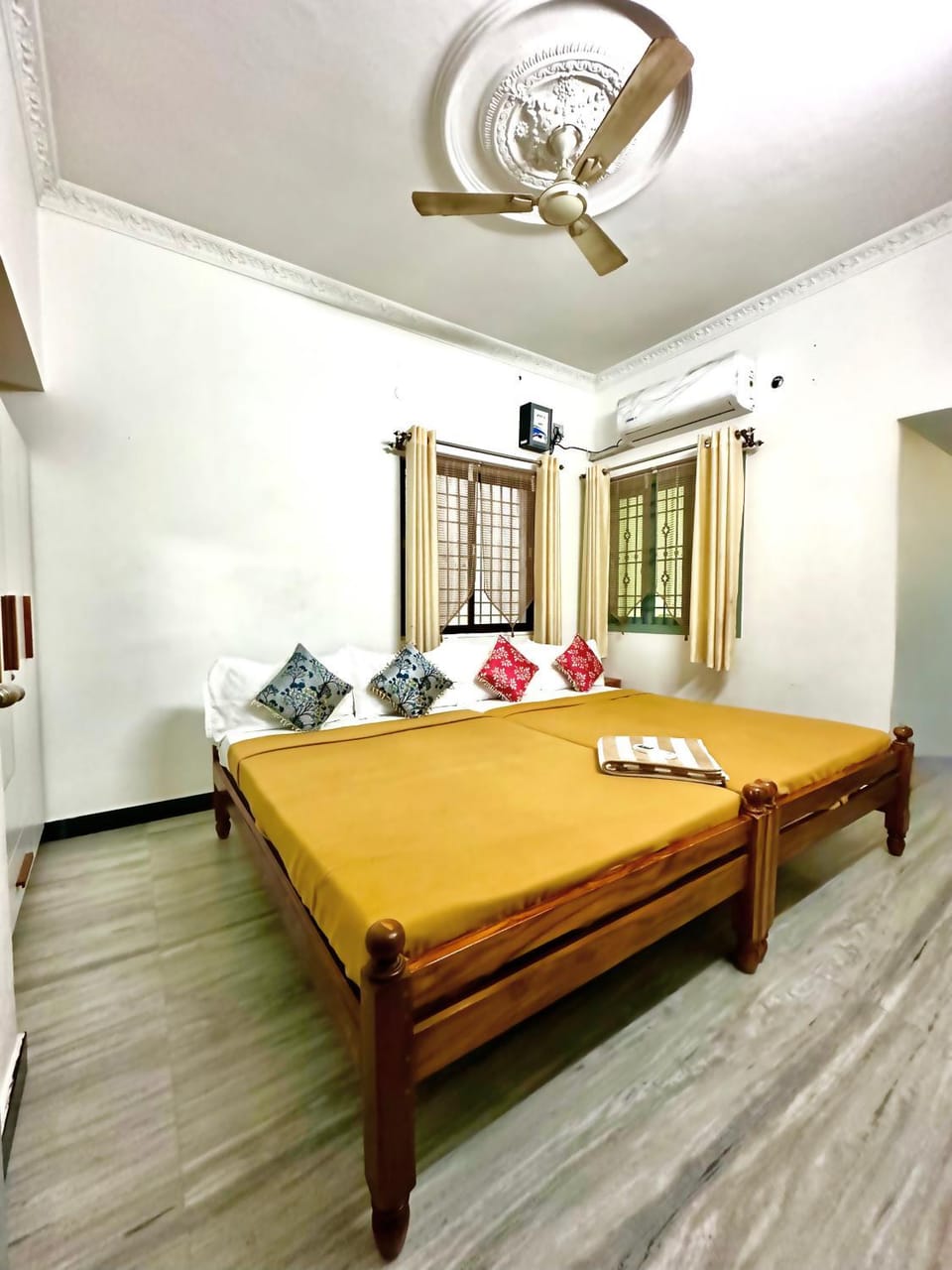 Photo of the whole room, Bedroom