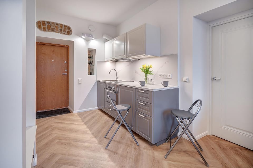 Kitchen or kitchenette, Dining area