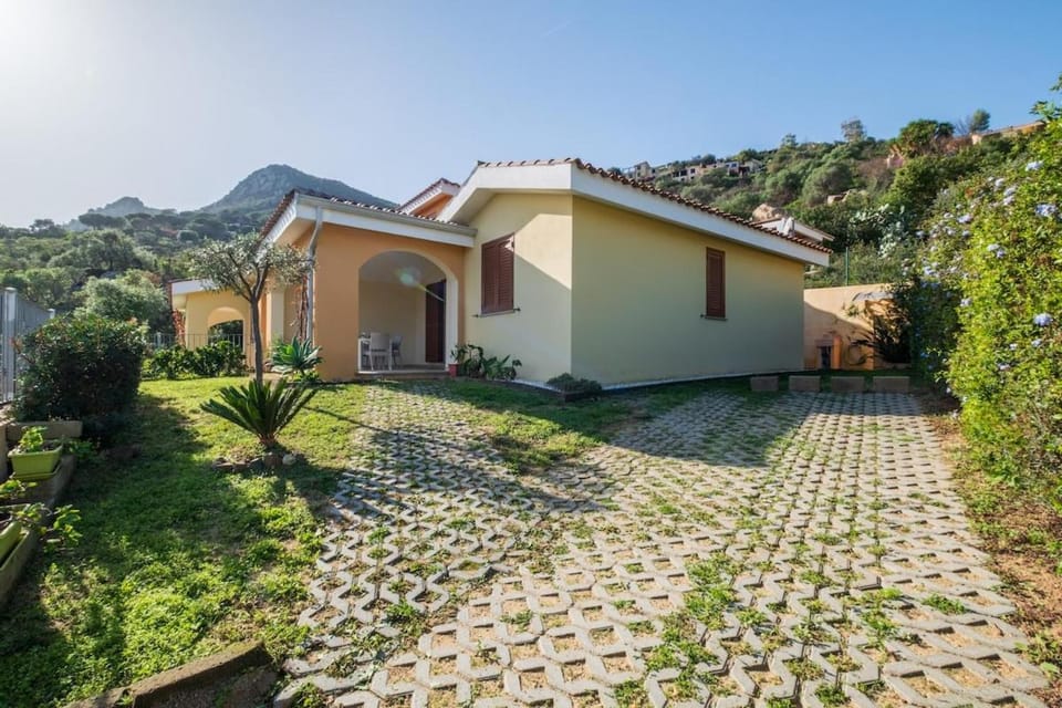 Comfort house with sea view- 5 minutes from the sea Apartment in Costa Rei
