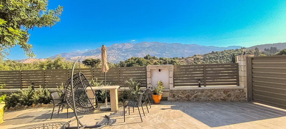 Achlades The Mountain Paradise Villas - Suite with a Private Jacuzzi, Pool, and a Balcony with an Amazing View! House in Crete Region